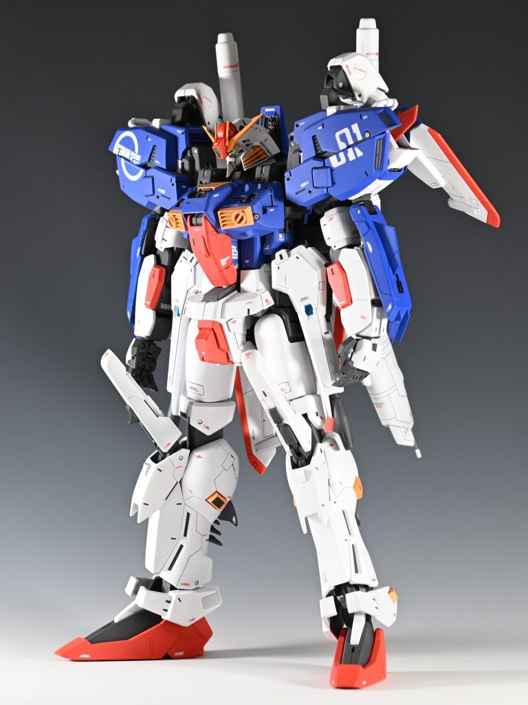 スタイル変更ですが、腕は、2mm延長、太ももで4mm延長し、首は後方へ1mmずらし1.5mm嵩上げした程度です。腕のバインダー他、古いMGでしたので面構成の怠い箇所はすべて見直してます。また、センチネル本での胸から上のディテールと見えない箇所と差異のないようにディテールを入れれば良いか随分悩みました。