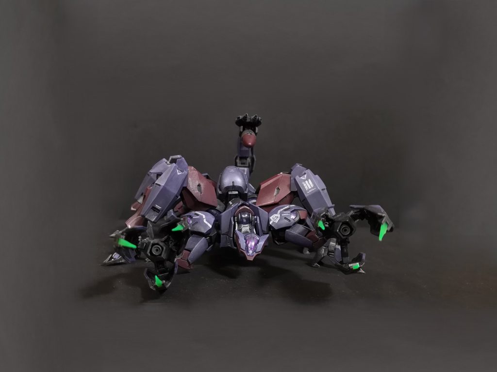 ミカエリスのビームブレイザーにはビームの爪先があるはずなのでクリアランナーのタグで制作、ちょっとした加工で見栄えが良くなりますね。