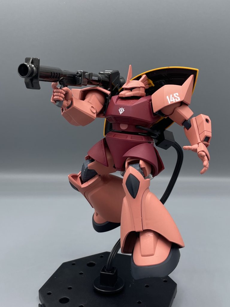 ジャイアントバズ アニメでは登場しませんが、ゲルググは大柄な機体ですので装備させてみたら、やっぱり超似あう! ジオングへの乗り換えもあり、ゲルググは出番が短いですがカッコいいので、もっと色々な武装での活躍が見たかったなー😭 ララァ!奴との戯言はやめろッ!