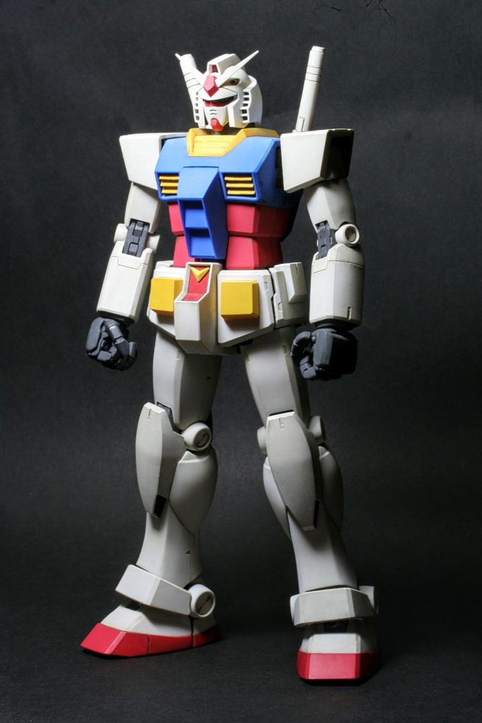 老眼でやる気を失くして10数年、最近youtubeでかくたかくにさんの超絶フルスクラッチを見たら何故だかやる気がよみがえり、気がついたら中古屋巡りしてました。なんとかソリッドクリアリバース？のガンダムがいい具合の値段で残っておりました。