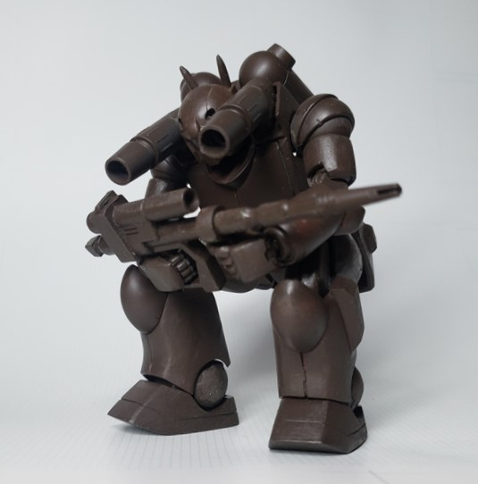 今回は、クレオスのマホガニーサーフェーサーを使用しています。 HGUCリバイブ版をベースに、アニメ版ガンキャノンを再現したい。めぐりあい宇宙編に登場した108,109、そしてそれ以前の無印バージョンも再現したい。 手首パーツは種々用意。ライフルのスコープの有無を、差し替えで再現。ほぼ指摘されていないが、劇場版ガンダム哀戦士編でこのしゃがみ込みポーズのカットではスコープが描かれてません。作画ミスととはいえ、スコープが省略されていることでコンパクトにしゃがみ込むフォルムが決まっている印象があります。悪くないカットだと思えましたので再現可能なように差し替えパーツを用意しました。 詳細はブログで公開中ですので、ご興味を持たれた方は是非ご覧ください。 。・。・。・。・。・。・。・。・。・。・次回作へのモチベーションアップにつながりますので、いいね👍や、コメント、 ブログへのご訪問など、ぜひぜひお待ちしておりますm(__)m(2枚目)