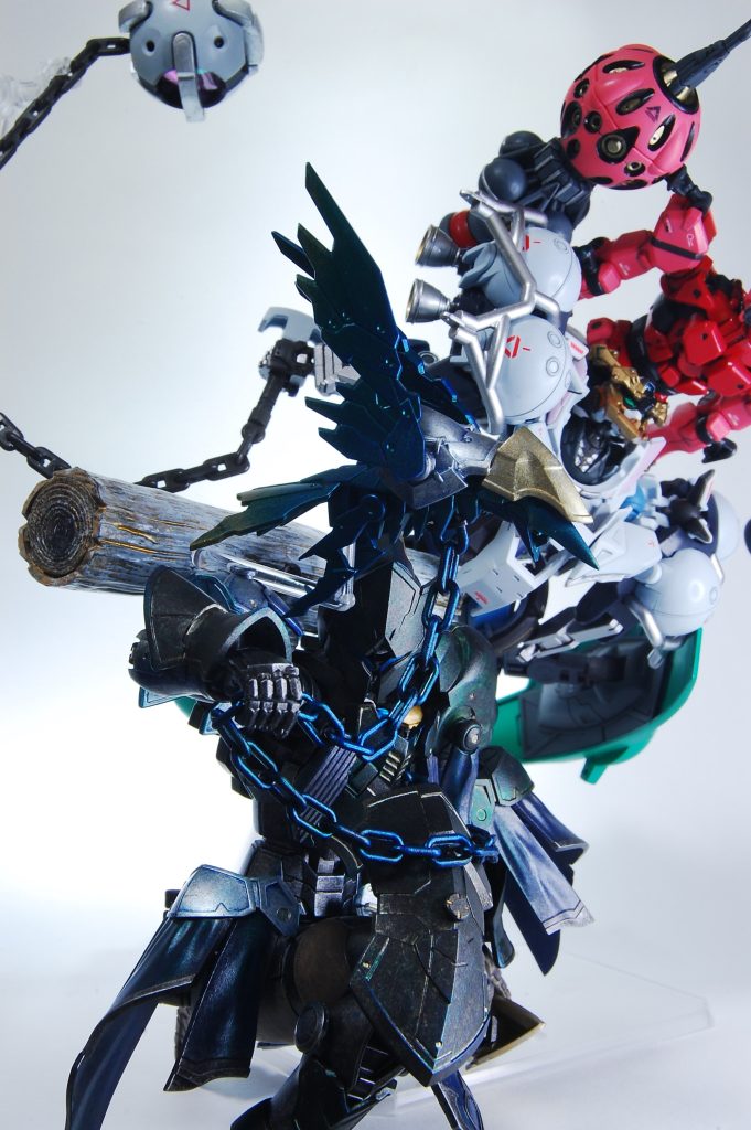 　ガンプラではないですが、今年は30MFも作りました。意図せず鎖のある機体を2機作ってしまった。鎖は長い曲線の入った絵作りができるので面白いアイテムだと思います。