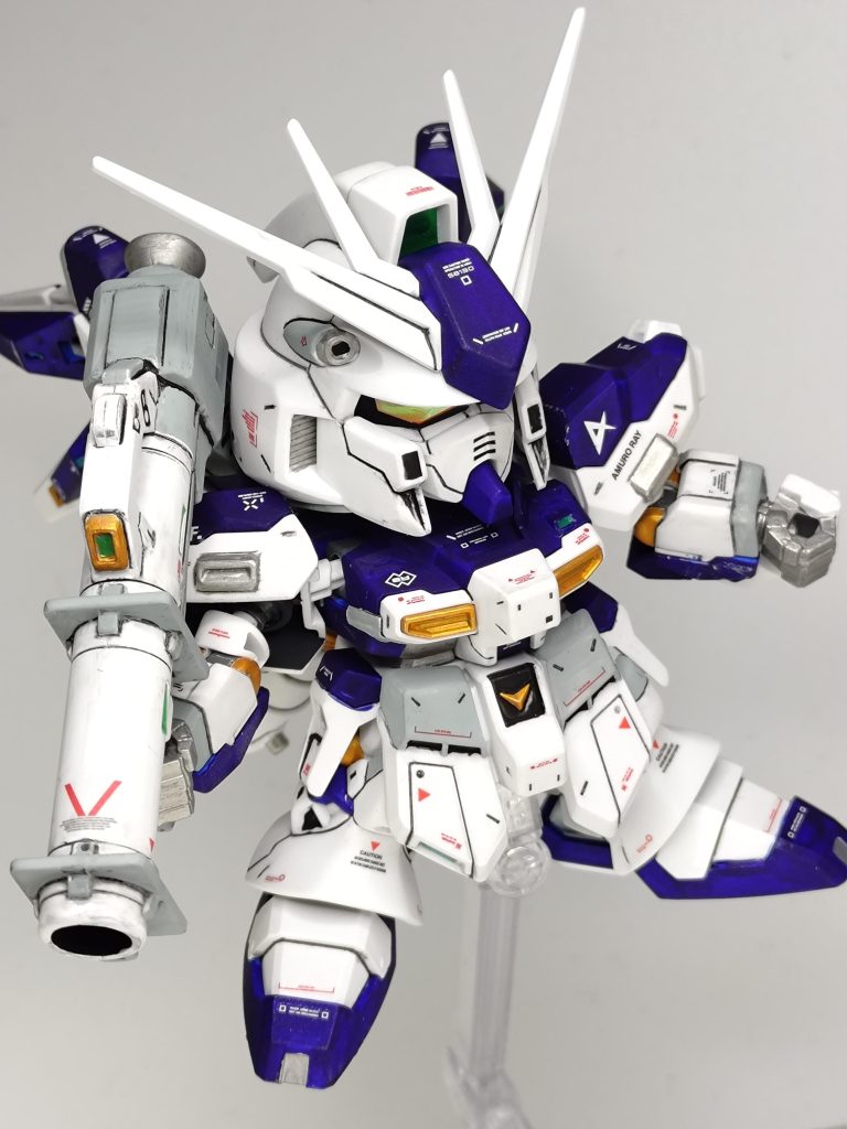 ニューハイパーバズーカこちらはホワイトとグレーで塗装。本体にマウントすることをイメージして塗り分けてます。