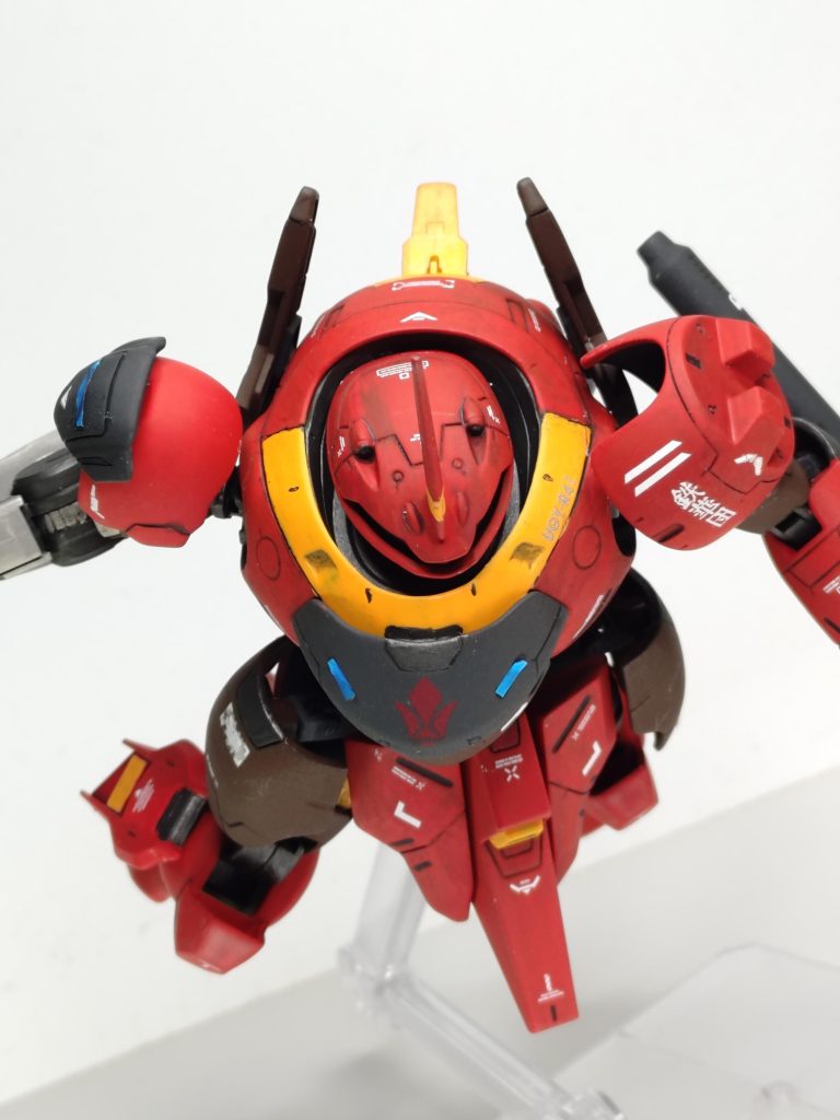 というわけでモデルはもちろん、みんな大好き某″黒の騎士団″のエース機です！製作にあたりランドマンロディが理想だったのですが、足が高騰していて手が出せずマンロディで仕上げました。ちなみに工程の中で一番面倒だったのは合わせ目消しです…（笑）