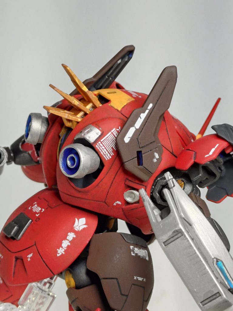 ここから悪ノリですね。エアリアルのガンビットとフリーダム用のオプションパーツで追加スラスターぽく変更。バルバトスのサイドスカートも脚部装甲として軸付けしました。アンテナは3倍早く動ける願いを込めて付けました（笑）