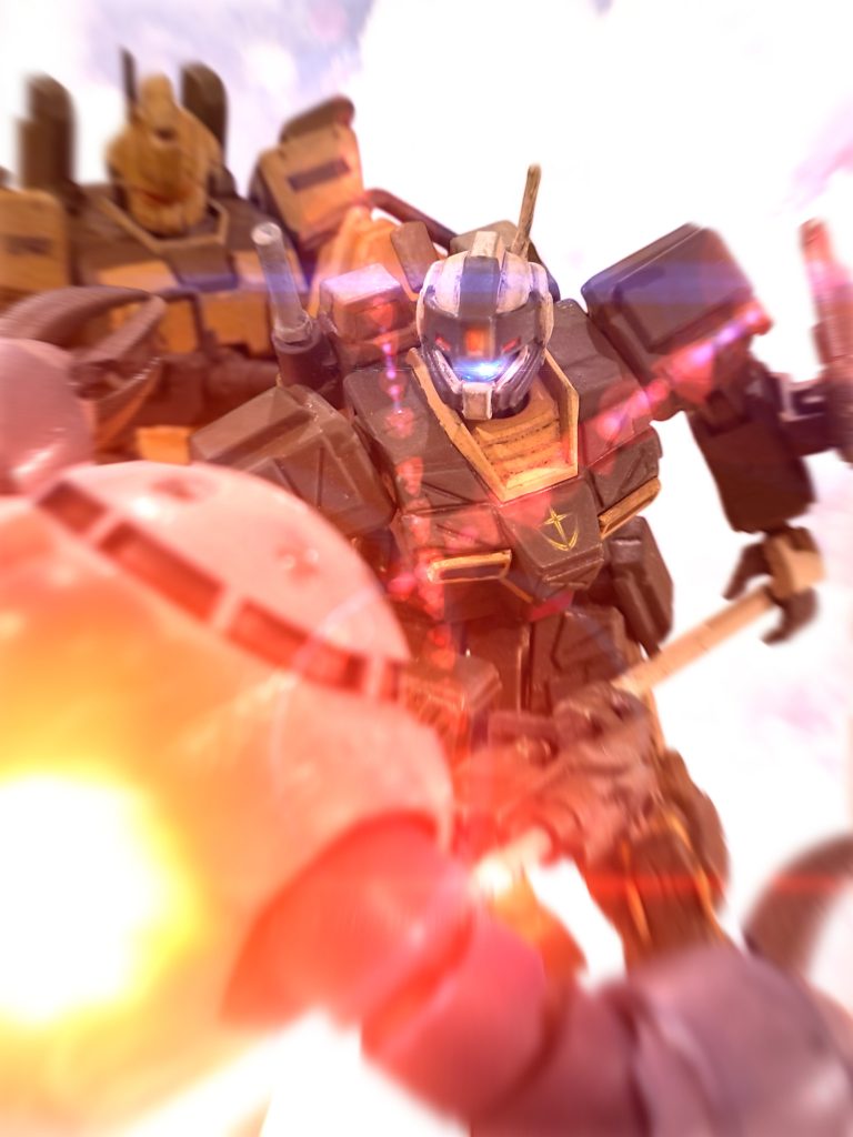 この機体も、先ほどのガンキャノン同様、キット自体よりパイロットのキャラクターを愛していただいた印象があります笑何気に、ウェラブラアーマーは２色の異なる緑で塗り分けていますが、写真ではよくわかりませんでした笑&nbsp;&nbsp;お気に入り作品その６　やられちゃったザクと投降するパイロット