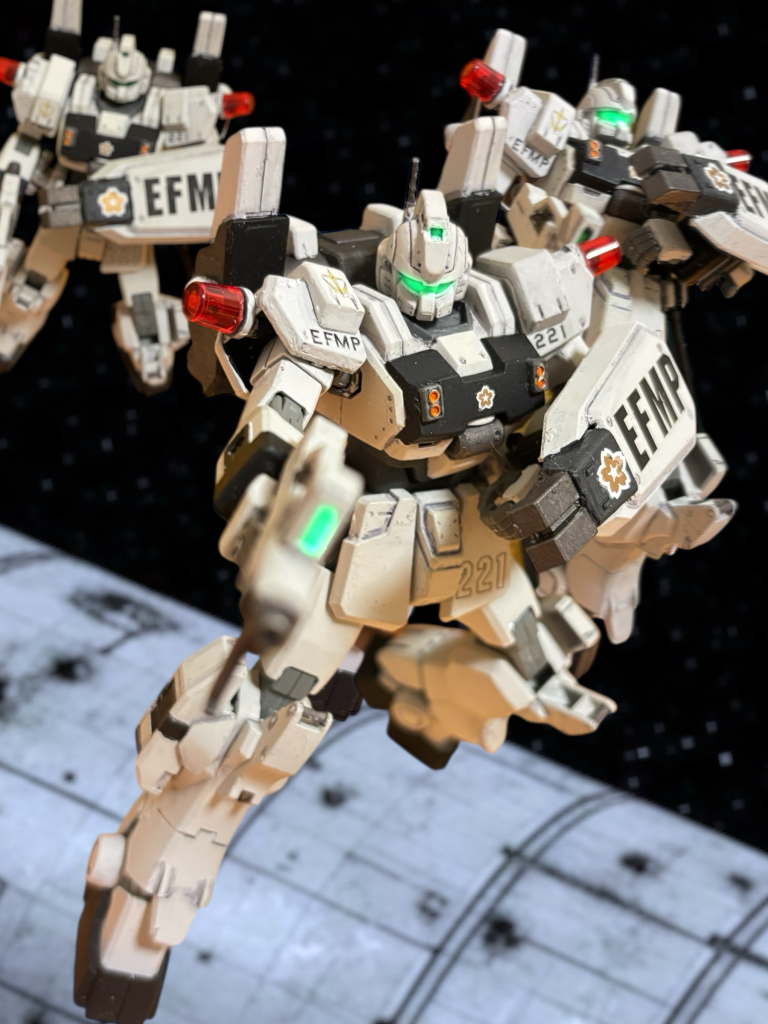 ガンダムEXと迷いましたが、設定や工作も工夫したので、思い入れがあるのはこちらです。わたしの中で、主人公のヘントに一番似合っている機体だと思っています。劇中では使いませんでしたが、シールドの先っぽは、電磁ナックルになっています。（イントルーダー１号機もです。）&nbsp;&nbsp;お気に入り作品その１０　ジムスナイパーII（