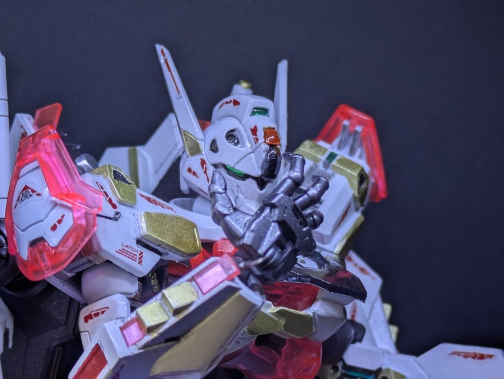 〇改造・全般的にディテール追加・腹‐腰部を延長・手パーツは、非バンダイの改造パーツを使用・クリアパーツのランナーを使用して、下腕等にクリアパーツ追加