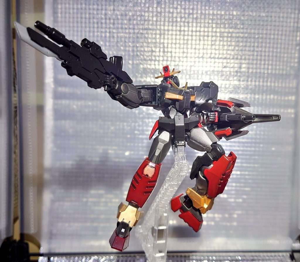 コマンドクアンタ本体は塗装のみで改造等はしてないんです…が良い感じのカラーリングになったと思いますね。この状態の機体名はV(ヴァリアント)コマンドクアンタとしています。