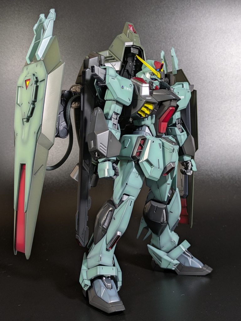 バックパック周りの接続軸はかなり固めなので塗装時は色々と対策必須かと思います。