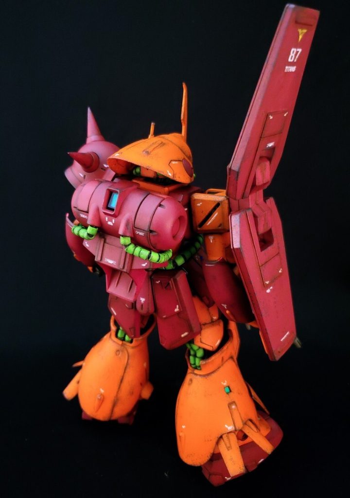 全体的に明る過ぎないようにトーンを落とした赤、朱で塗装しました。