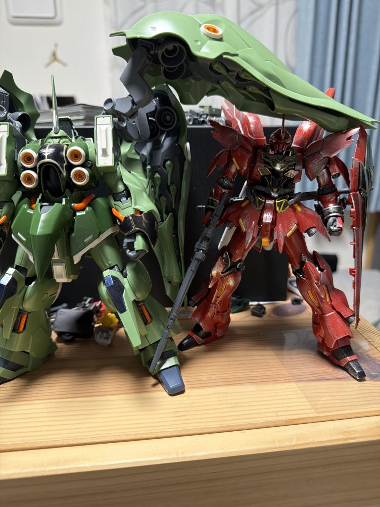 作品名：メリークリスマス！<p>あっという間にクリスマスですね。 自分もできればポケ戦を投稿したかったですがあいにくてもとに無いためクリスマスカラーと同じシナンジュとクシャトリヤにしました。 …半年でここまで変わるとは。 一応おまけでネタをつけときまし [&hellip;]</p>
