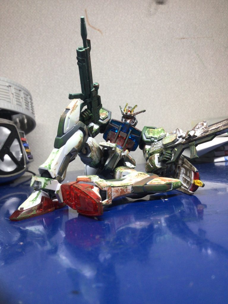 ストライクガンダムが座っている風にした