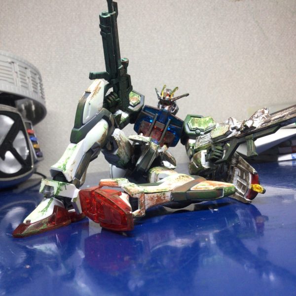 ストライクガンダムが座っている風にした