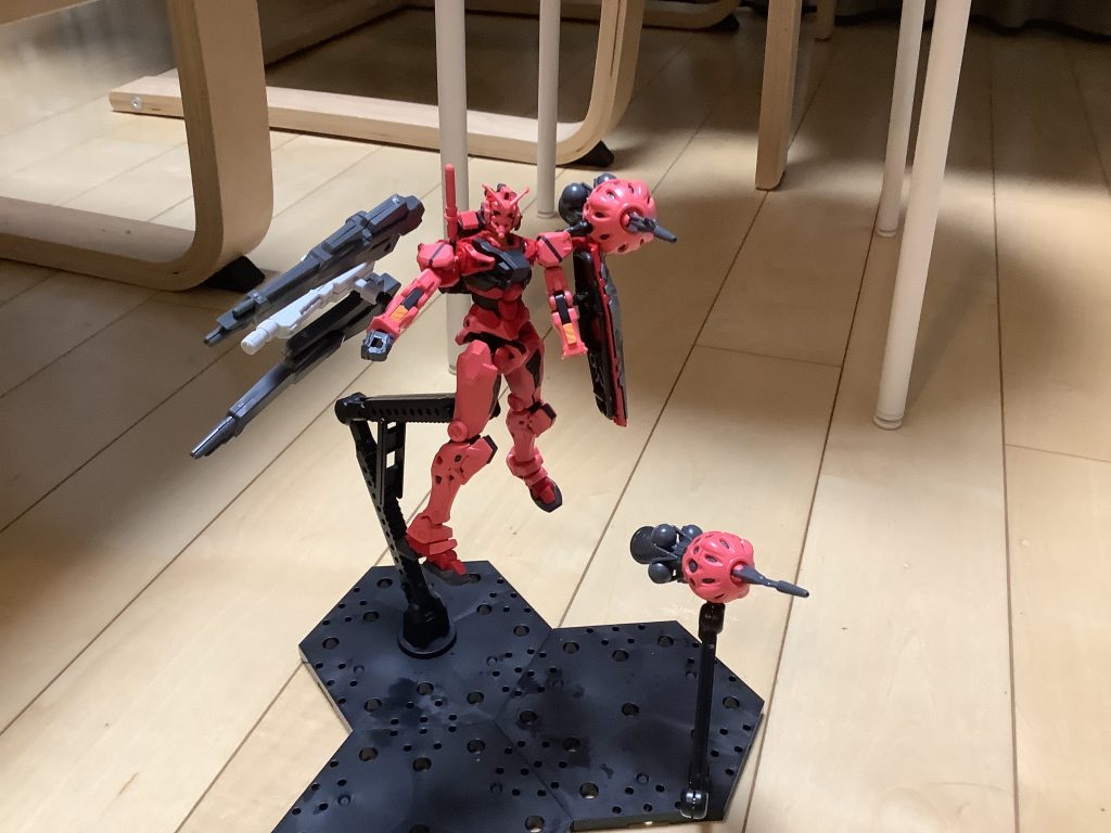 次に3連ビームキャノンを装備させます(当然オリジナル)さっきと同じく使用したセットはHG赤いガンダムとオプションパーツセットを07と13です