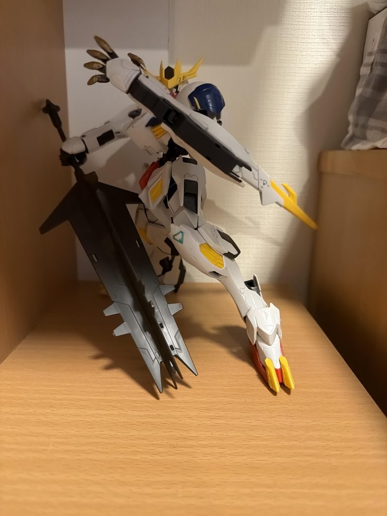 武装は至ってシンプルですバカデカメイスと機関砲とテイルブレードです