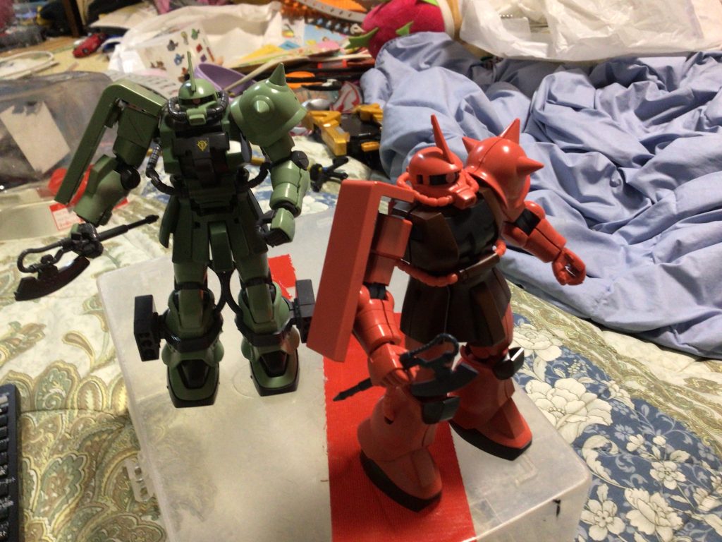 シャアザクと0083のザクを撮ってみた