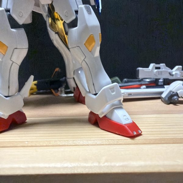 本体の塗装を大体済ませました。パッチワークを知ったので頭部と右肩のみシルバーで剥がれ塗装をしました。他にはレリーフ塗装なとを行っております。ムラマサバスターはビームエミッターを金塗装しております。（2枚目）