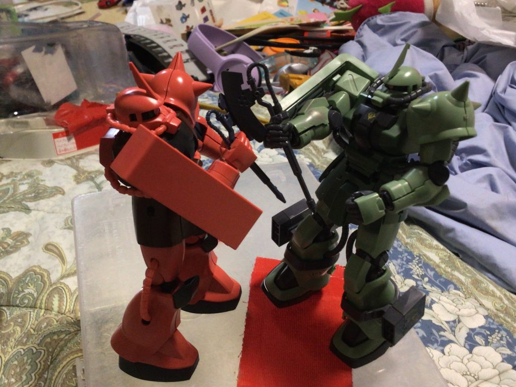 シャアザクと0083のザクでバトってる画像