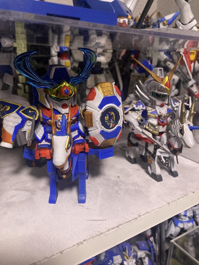 これで残すは赤龍頑駄無！しかし一部パーツが折れちゃっていて…。修復方法から考えねば…。