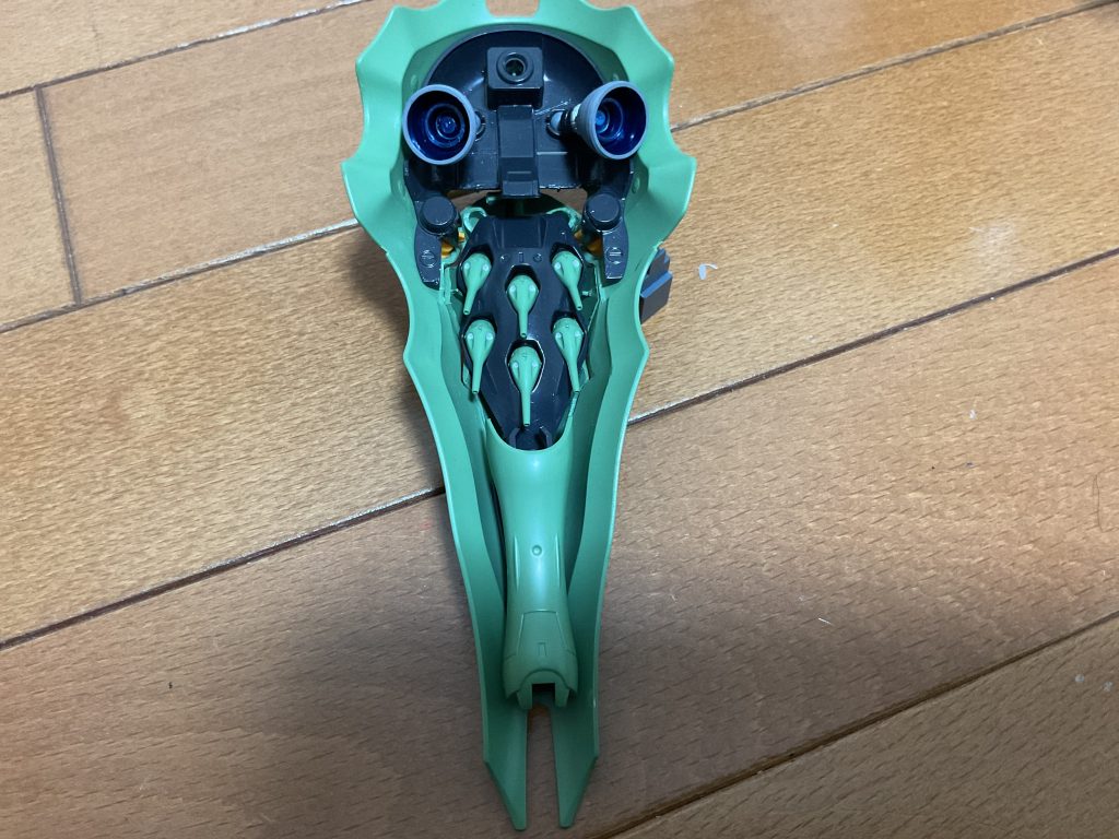 バインダー裏側。ファンネルも一基ずつしっかり塗り分けています。