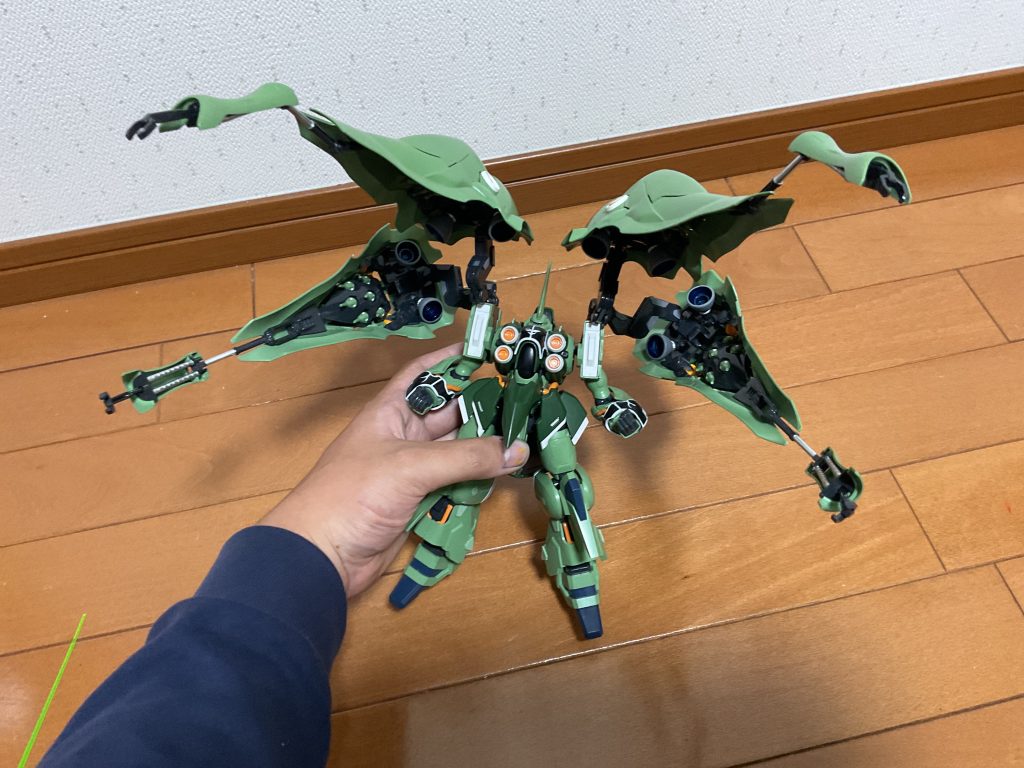 サブアーム展開状態。家にある台座では支えられるものがありませんでした。