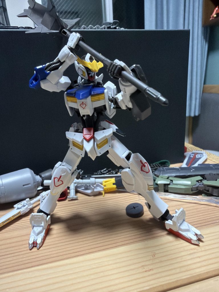 メイスを構えさせるとこんな感じ