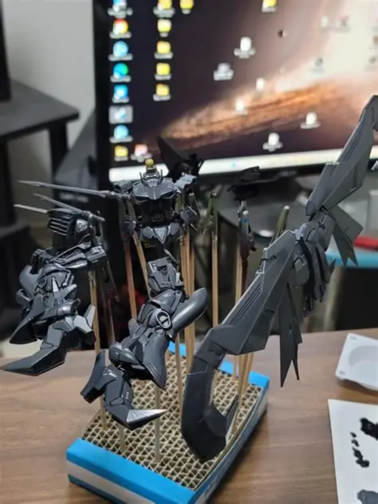 下地はアクリジョンベースカラーのベースグレー