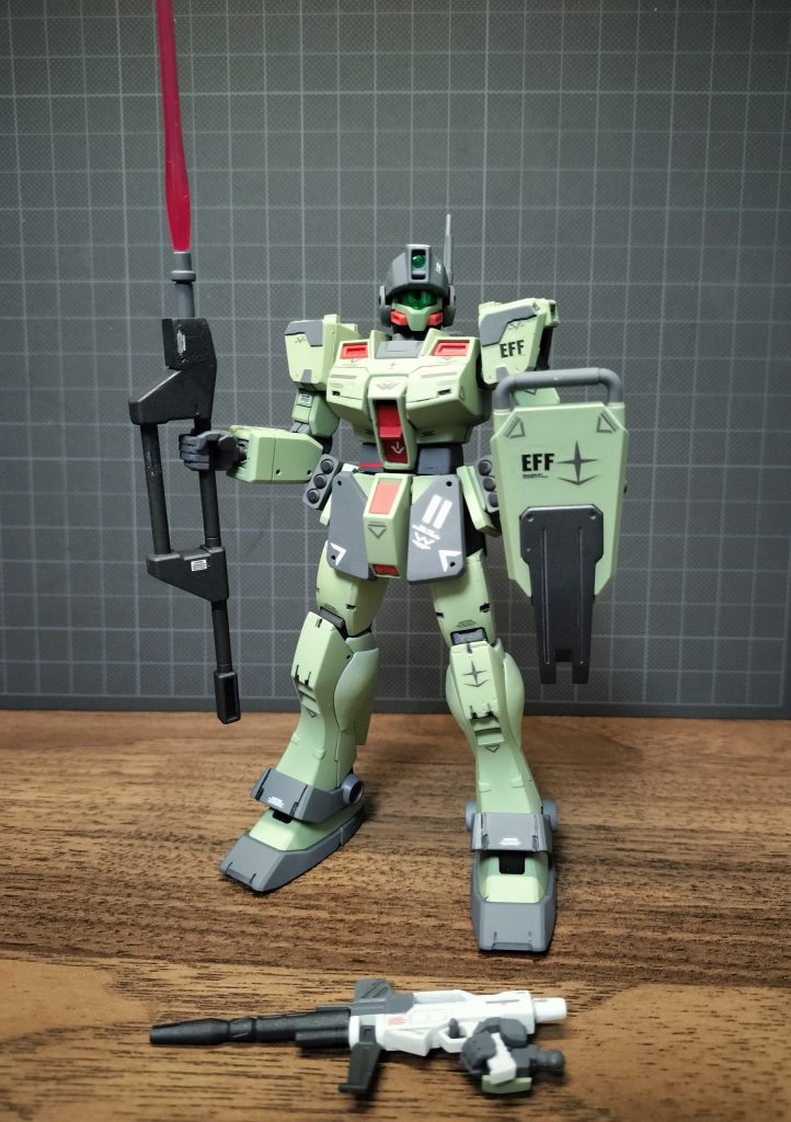 背部武装のビームスピアは、バルバトス第六形態のものを使用、腰のミサイルはオリジンジムのものを使用しています！