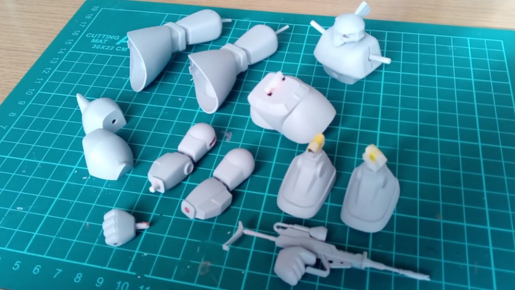 ジャンク品として購入しましたがモナカキットを年末に十分に楽しみました。2026年は何からスタートさせるか考え中です。詳しい紹介ページはこちら→旧キット 量産型ゲルググ 1/144