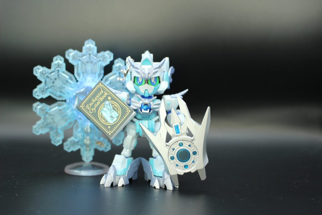 じつは最も得意な戦法は雪魔法、特にクリスタル魔法が得意で、実体化した魔法盾「クリスタルウォール」で鉄壁の防御をすることが出来る。