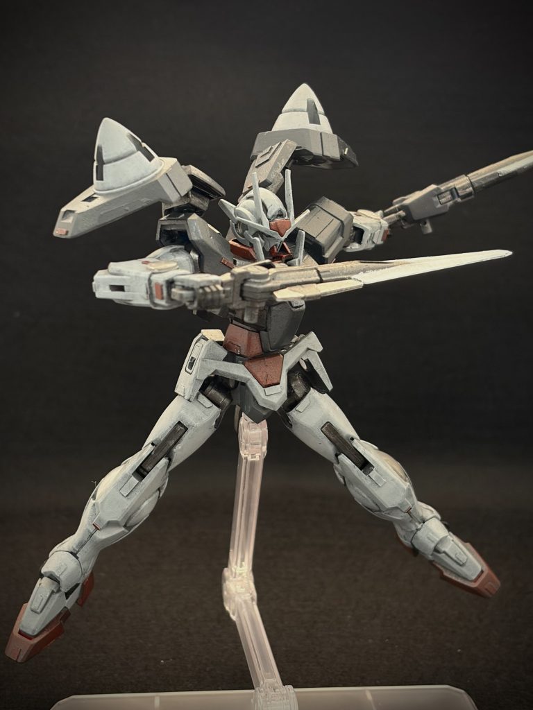 グレーのガンダムはカッコよくて素敵です。プラバンの大きさや貼る位置がマチマチだったりと課題はたくさんありますが、現時点では結構満足です！