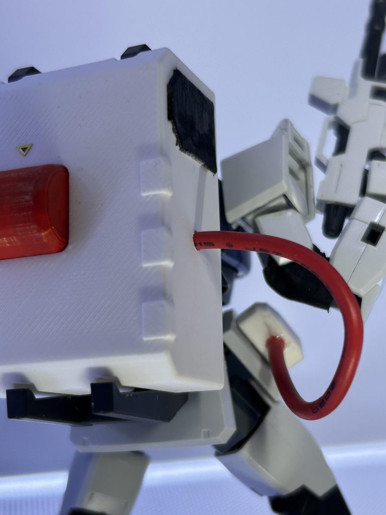 ガンダムマーカーで塗っていますが、積層跡から染みちゃいます。一応トップコート→塗装で塗装しましたが、、、色々試してみます