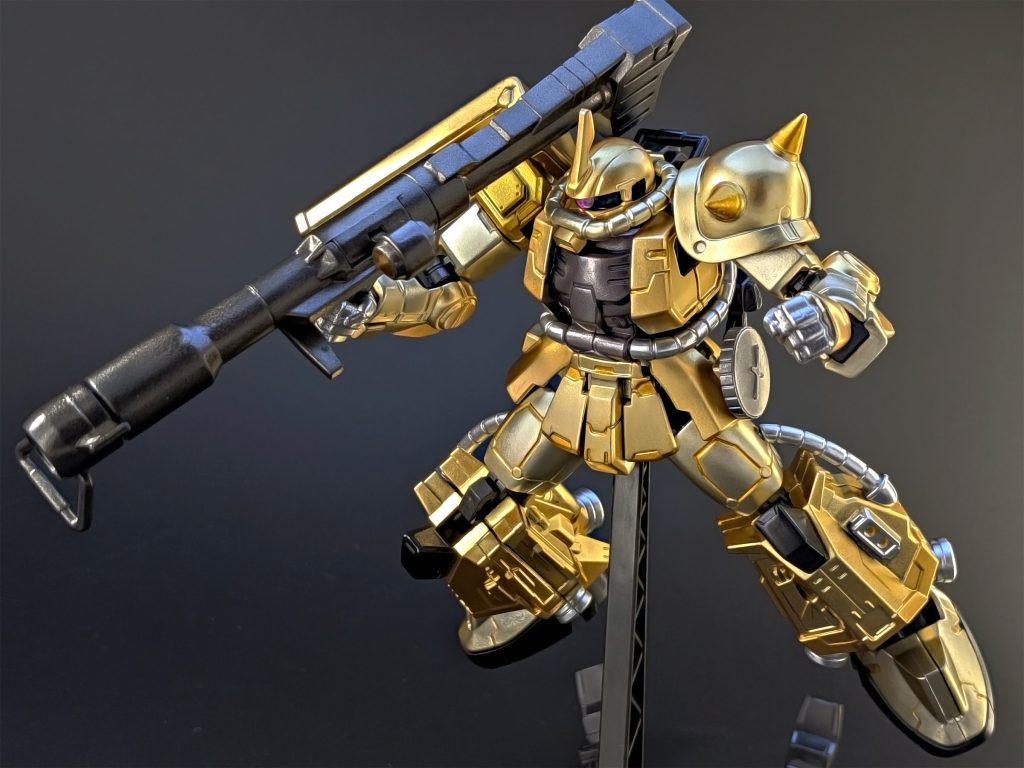 高機動型ザクには、通常のザクの武装には無いジャイアントバズも付属していてお得です。ガンダムマーカーメタリックセット2のメタリックブラックで塗装していますが、この色は単品販売されていないところが残念です。セット販売限定のカラーは、バラ売りするように改めてほしいですね。