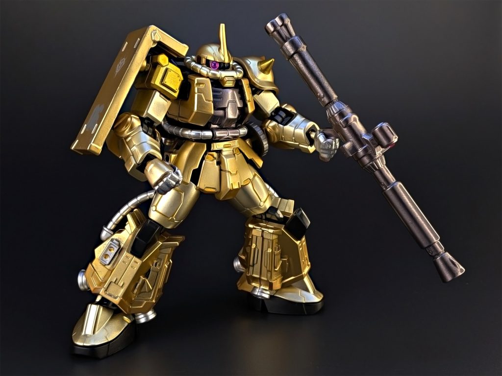 余談ですが、このGフレーム版の高機動型ザクは非常に人気が高いようで、発売直後から売り切れ店舗が続出しました。私は5店舗も探し回って、ようやく手に入れる事が出来ました。同発のフリーダムはムチャクチャ余ってるのに…。私は以前から、Gフレームシリーズは食玩とは思えない程にクオリティが高いので、もっとその魅力を広めていきたいと考えていました。とはいえ、あまり人気が高くなりすぎて入手が難しくなるのは困りものですねぇ。