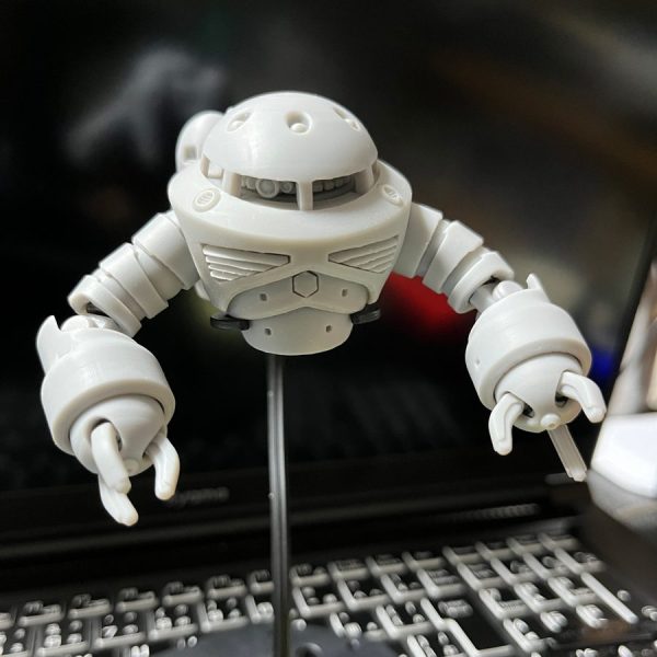 …と主人公に言われたものは十中八九爆散する運命ですが…。遅ればせながら、上半身upです。ハメアイに今少し調整が要ります。パースのせいで寸法的に正しくても設定画・写真・劇中・肉眼それぞれで大きく印象が変わります。いつも心掛けるのは、寸法をまとめつつ、カッコイイアングルを立体でも再現する事ですが、今回は独自目線が多いので少し(一般受けする)自信はありません。個人的には合格点です。スケール感用にジムくんと比較も載せておきます。これがズゴックに見えるかはあなた次第！…おいおい(;^ω^)&nbsp;見捨てないで見に来てくれて、いいねを送り続けて下さった博愛の方々…忘れませぬぞよ♥…って、まだ終わってね～ぞ！…そーでしたっ(;'∀')（1枚目）