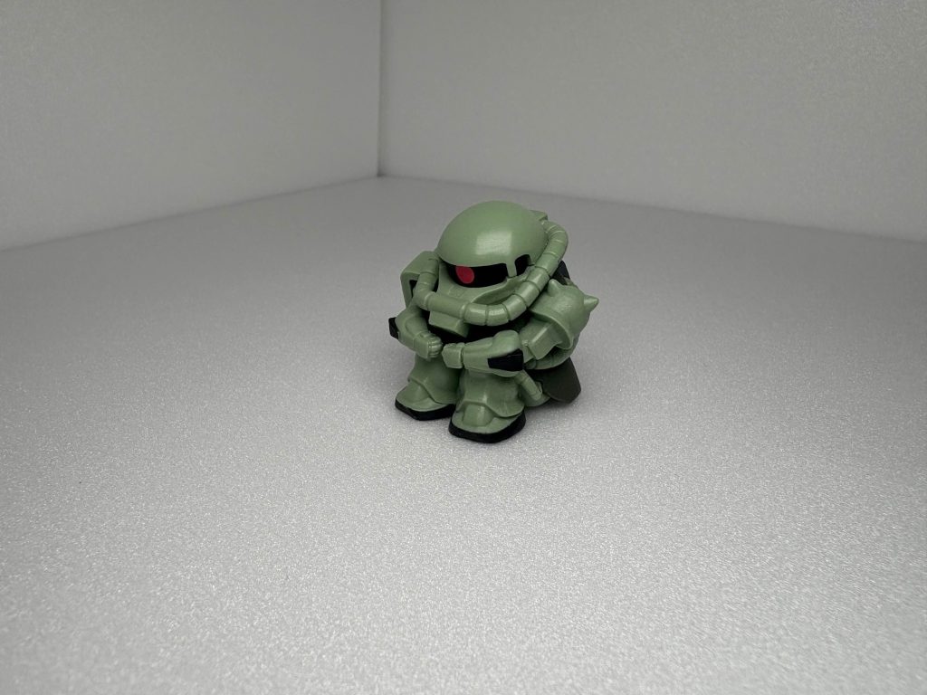 ガチャガチャのザクに・・・