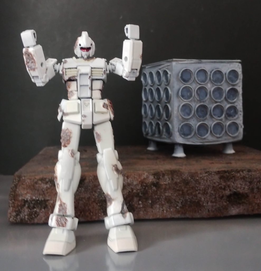 外星人の秘密基地と。基地は100均の発泡スチロールブロックに事務用リングを取り付けました。