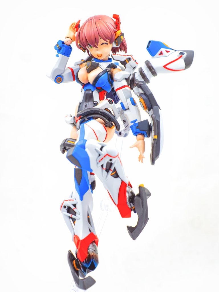 バランスは何も考える必要もなく合わせるだけで何も違和感がない感じでしたが30MS側の二の腕を2mm程短縮。太ももがはみ出そうだったのでジークアクス側の太ももを外側に2.5mm程太らせました。