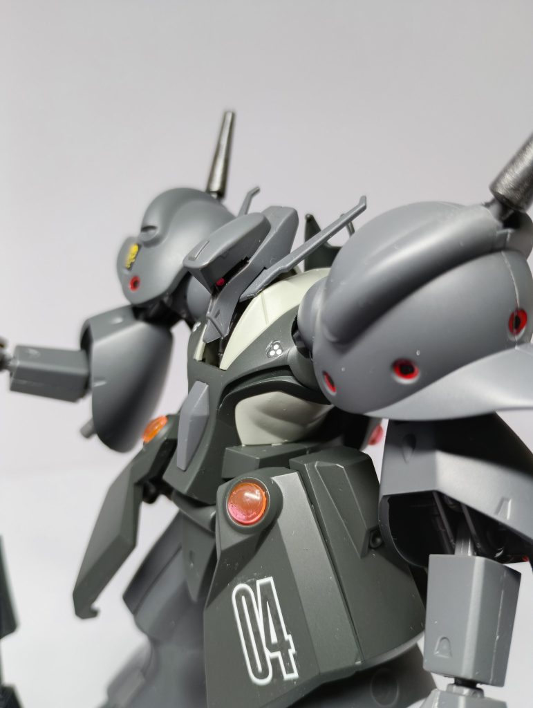 改造自体は、オデコの部分をエポパで改修しているだけです。