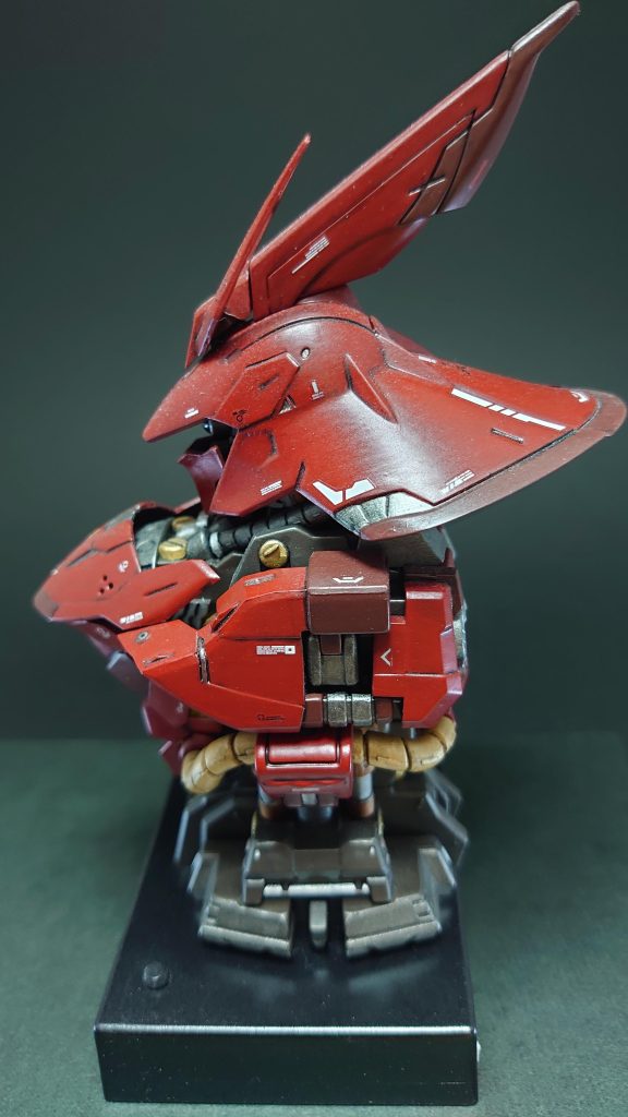 横から。台座には100均のスタンプインクケースを利用しました。