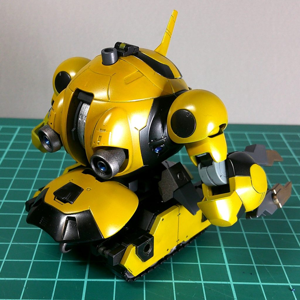 リアスカートもタンク足に干渉するので、向きを変えられるようにジョイントを増設。一応、ほぼ元の位置に戻すこともできます。