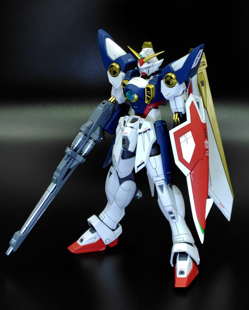 RGの直線的なアレンジも好きですが、この設定画に忠実な曲線的なフォルムも非常にカッコいいですね。HGと組み合わせて良いとこどりするのも面白そうです。