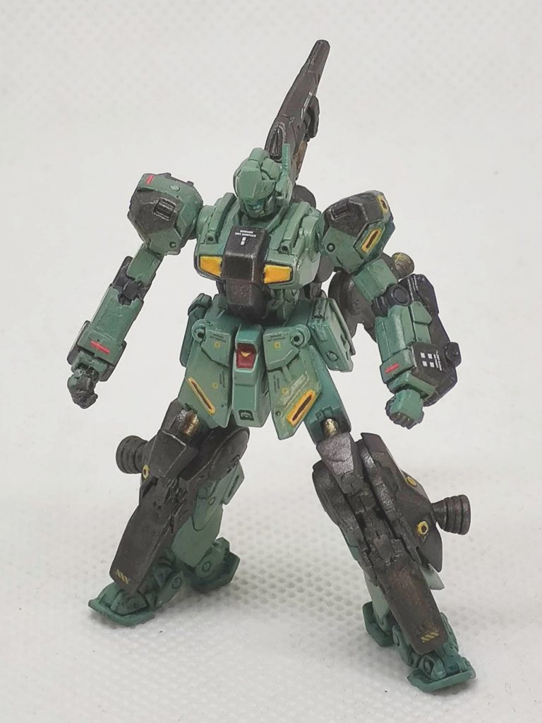 撃ち尽くしたバズーカを投棄、ミサイルポッドもパージして身軽に。