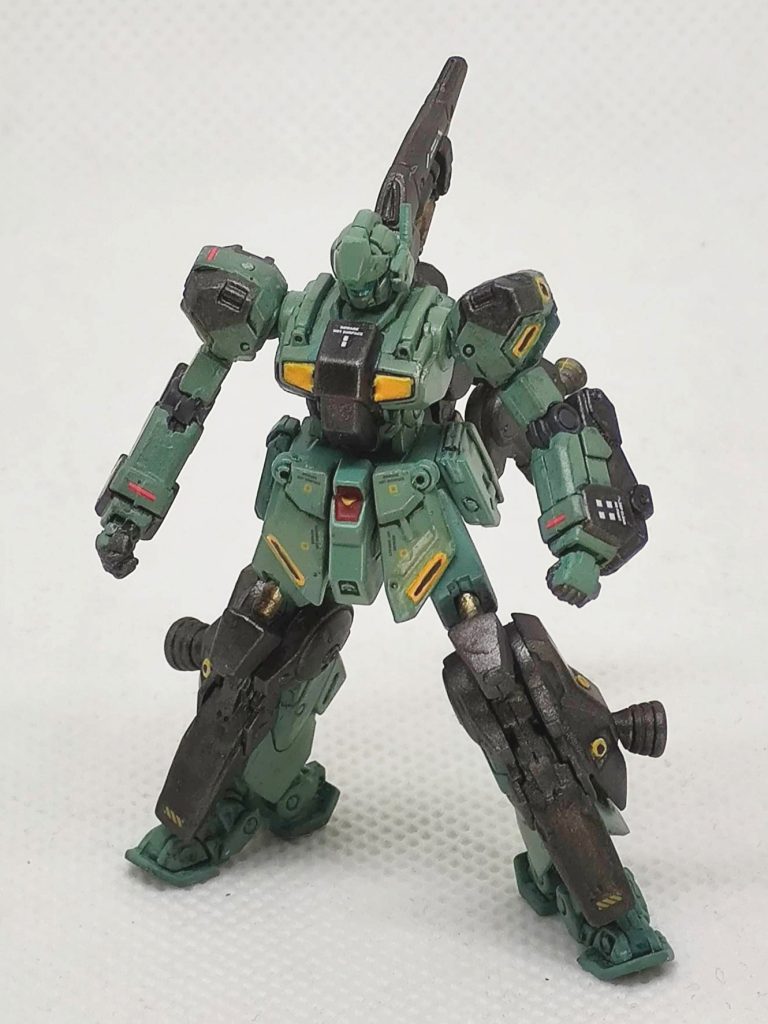 撃ち尽くしたバズーカを投棄、ミサイルポッドもパージして身軽に。