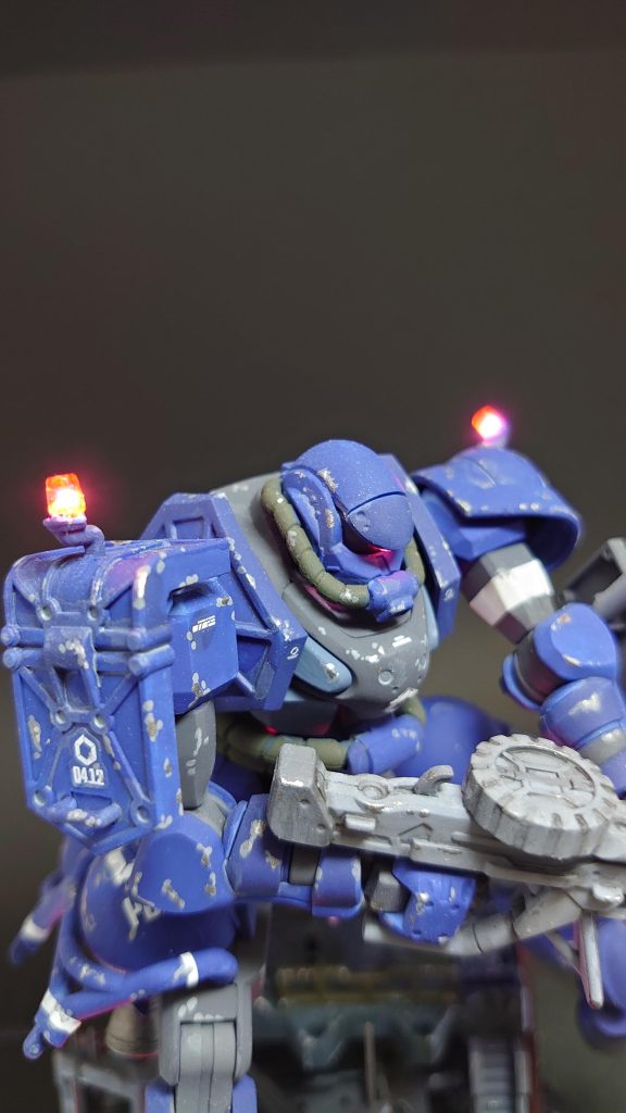 ネットで見つけたパトランプ電飾作成を参考に、光が回転してみえるよう制御しています。