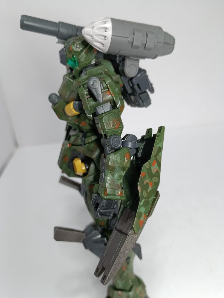 盾は元キットのギミックを生かしているので動かせます。