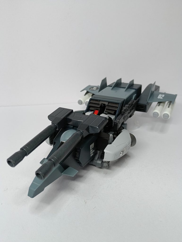 Gブルとかの変形は一切考慮せず、Gファイターの形態を重視しているので、後部の翼の取付なども元キットとは異なります。