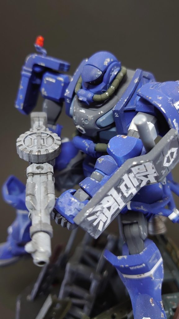 マシンガンの発砲　も　電飾と音で表現してみました。