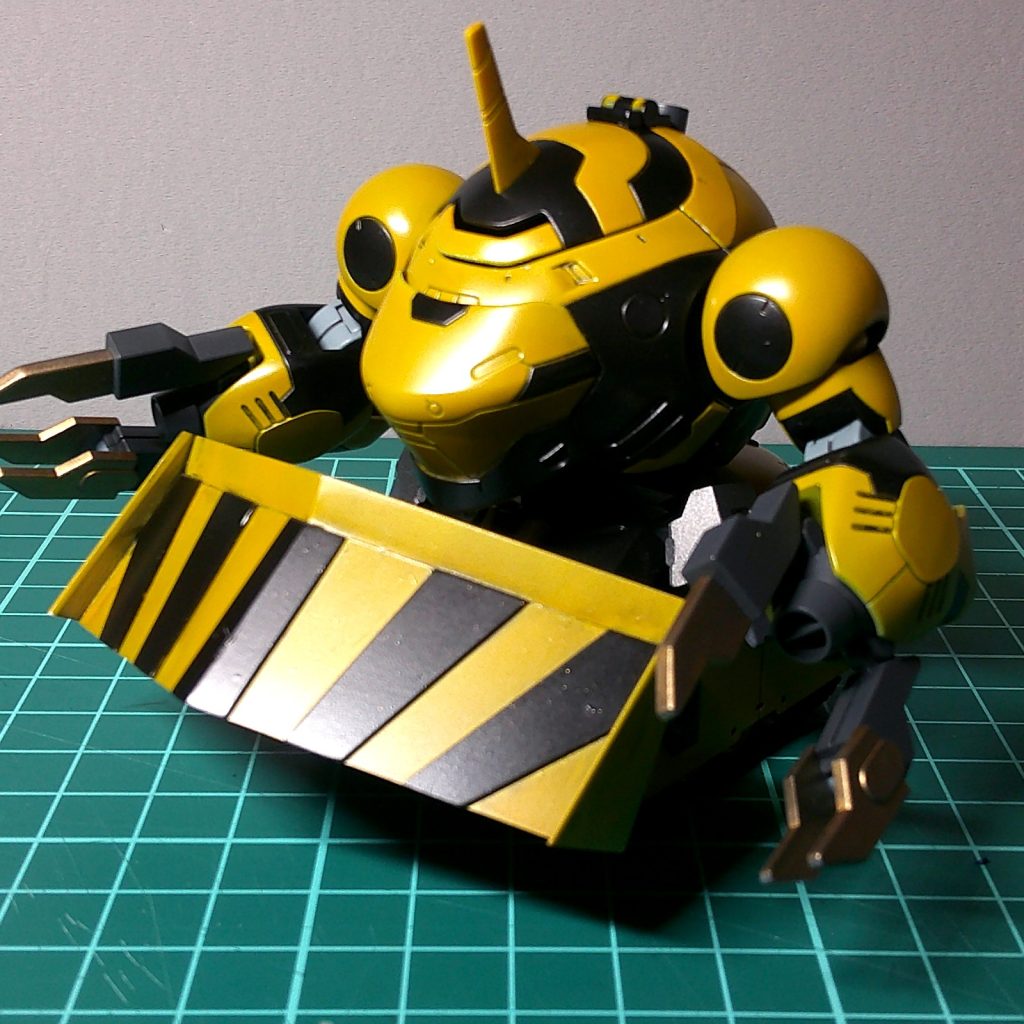 タンクのＣジョイントで接続してるので、上下に動きます。